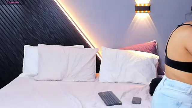 Laia and Aloby online show from March 11, 10:23 pm