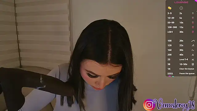 venusleroy  online show from January 16, 11:45 pm