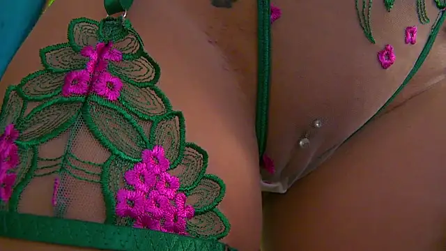 Foxxxy MILF online show from June 8, 3:51 am