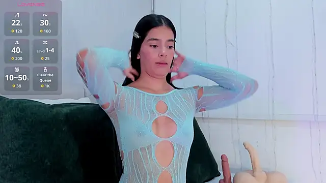 Isaa Queen online show from October 20, 6:55 pm