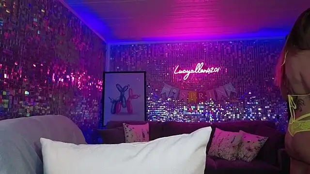 lucyallen4201 online show from May 4, 10:52 am