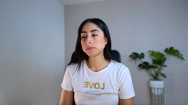 auroracaruso11 online show from January 18, 7:54 pm