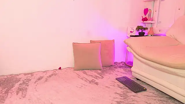Snapshot of elines_ chatting on September 18, 8:40 pm elines online show from September 18, 8:40 pm