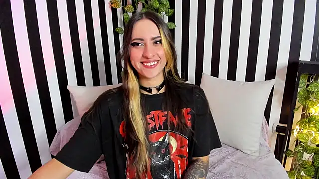 liz goth online show from December 16, 2:12 pm