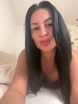 Snapshot of Helena7077 chatting on September 14, 9:23 pm Helena7077 online show from September 14, 9:23 pm