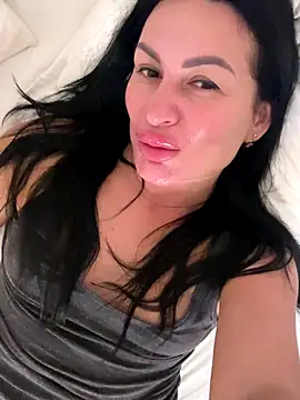 Snapshot of Helena7077 chatting on September 29, 12:16 am Helena7077 online show from September 29, 12:16 am