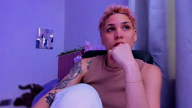 Charlee pink online show from December 22, 3:42 am