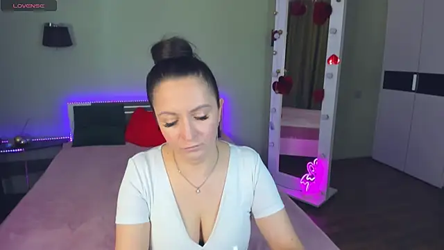 Snapshot of AngellLika chatting on September 22, 1:20 pm AngellLika online show from September 22, 1:20 pm