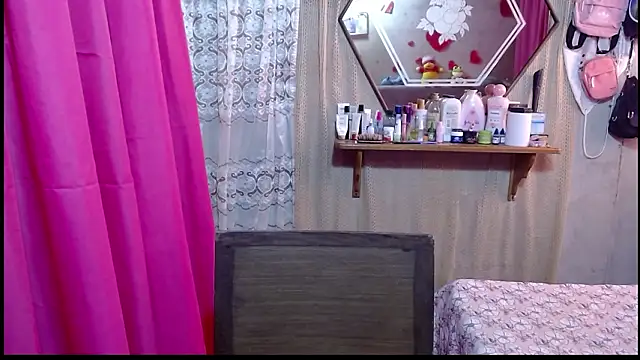 Lunawillis online show from February 3, 8:01 pm