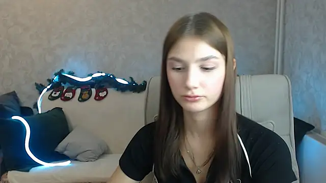 Snapshot of AnaHoney chatting on December 2, 7:10 am AnaHoney online show from December 2, 7:10 am