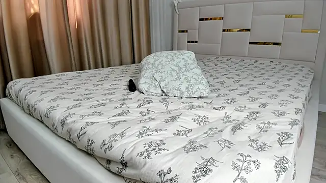 Lola Peach online show from June 22, 3:25 am