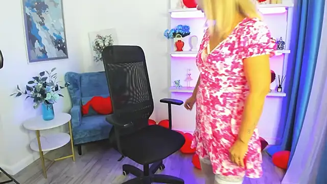 AgathaKlouin online show from February 15, 8:13 am