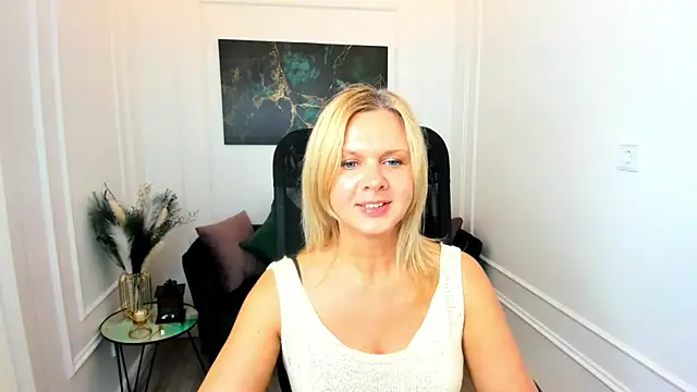 AgathaKlouin online show from June 7, 11:39 am