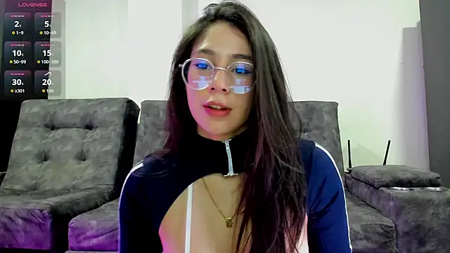 Snapshot of emmadiaz1 chatting on September 28, 5:03 am emmadiaz1 online show from September 28, 5:03 am