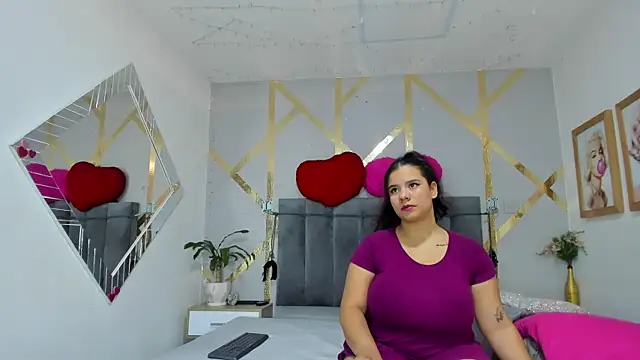 Caroliine Torres online show from June 11, 12:24 pm