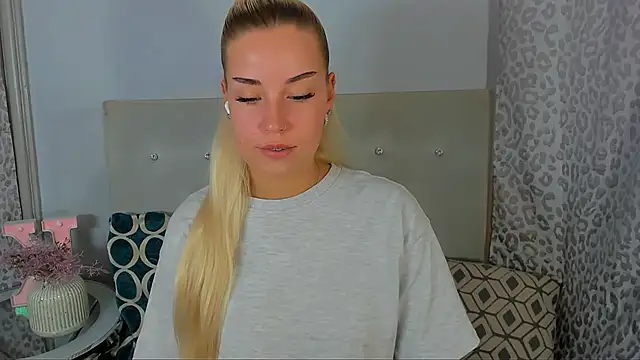 KristyHoney online show from June 25, 2:07 pm