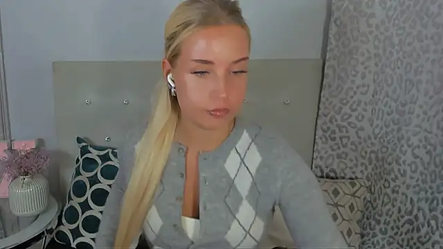 KristyHoney online show from July 7, 2:20 pm