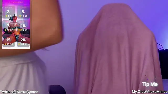 AlexaAimee online show from October 12, 8:17 am