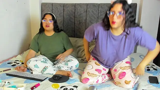 maddie-and-chelsea- online show from March 12, 7:55 am