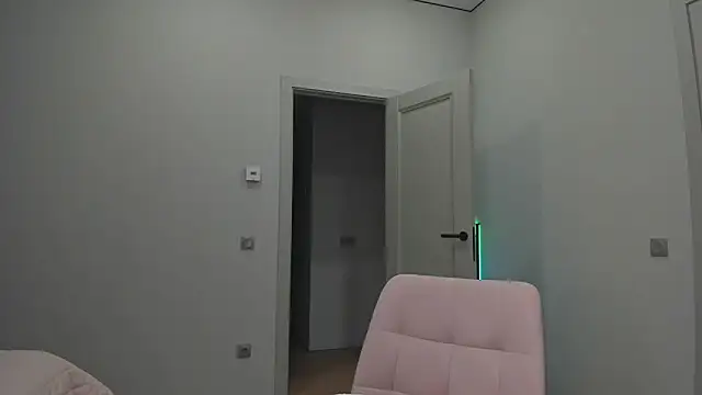  cometoseeme  online show from November 10, 2:45 pm