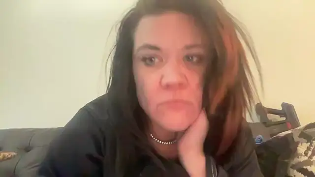 RavenRayyy online show from November 5, 3:50 pm