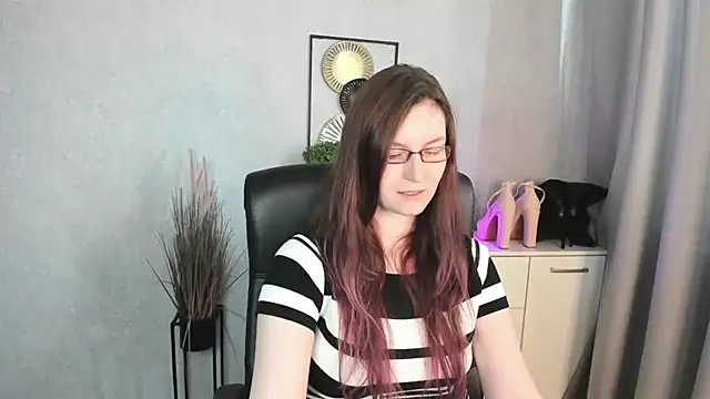 emmaxDelight online show from May 11, 5:20 am