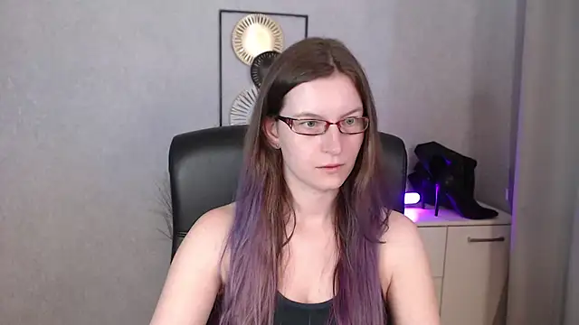 emmaxDelight online show from September 10, 7:19 am