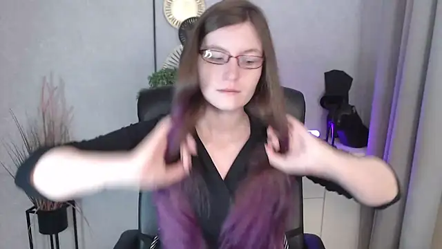 emmaxDelight online show from November 19, 6:46 am