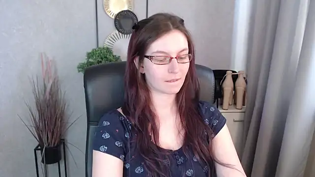 emmaxDelight online show from March 13, 1:56 pm