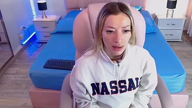 zoe jones13 online show from November 15, 3:29 am