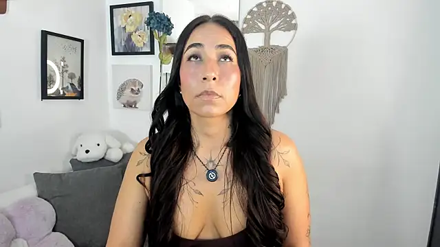 electra hunt online show from August 6, 2:07 am
