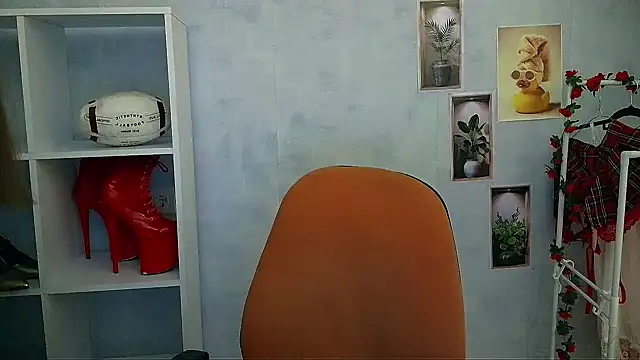  Barbie Kiss  online show from January 15, 12:44 pm