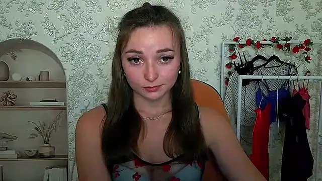  Barbie Kiss  online show from September 30, 4:01 pm