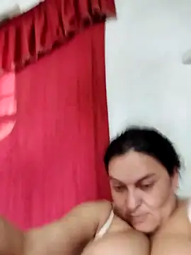 Horny-Mommy-Dirty online show from December 19, 8:45 pm