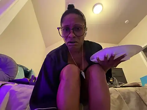 Snapshot of wynterheat chatting on October 16, 8:28 am wynterheat online show from October 16, 8:28 am