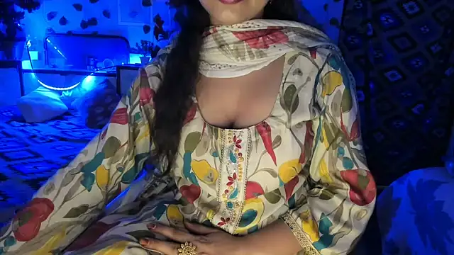 aarjulove online show from July 17, 2:21 pm