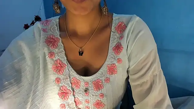 aarjulove online show from April 11, 7:45 am
