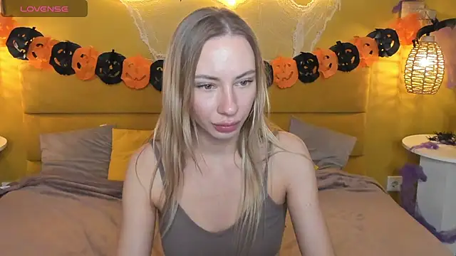 Diana Garrett online show from October 31, 3:19 am