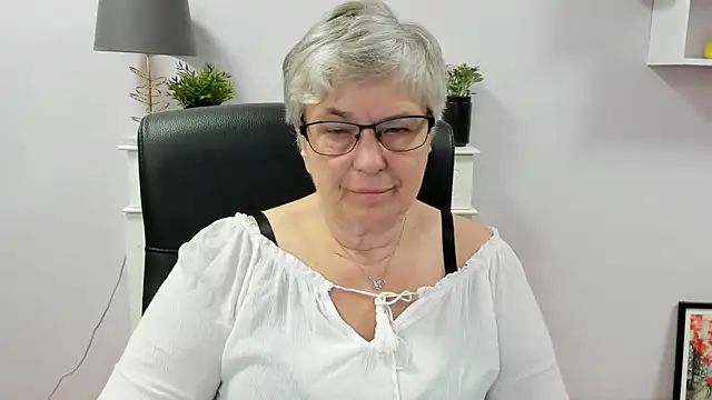 IrisDream online show from June 18, 9:14 am