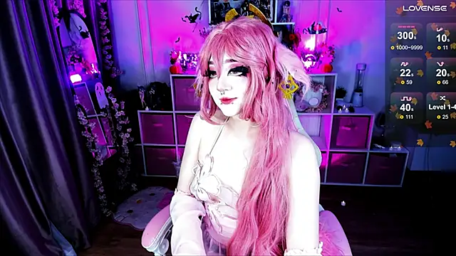 Snapshot of Aki__Ra chatting on October 26, 12:28 am Aki  Ra online show from October 26, 12:28 am
