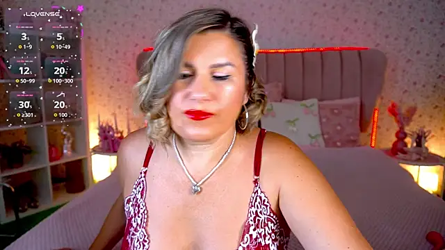 KiraRoxx online show from July 6, 7:16 pm