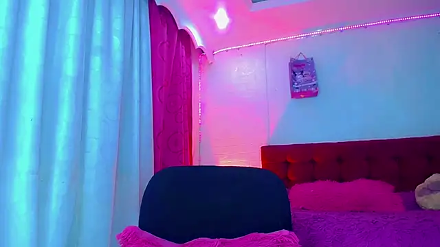 NahomiCamper online show from March 31, 1:27 am