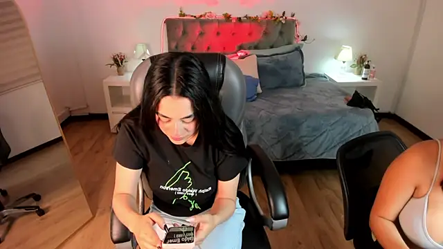 Icysweetcam online show from May 6, 11:25 am
