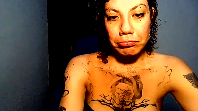 Submersidollx online show from April 22, 9:01 pm