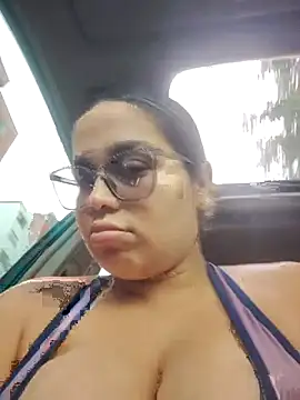 LaurenWelly  online show from March 1, 9:47 pm