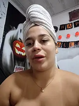 LaurenWelly  online show from November 3, 9:19 pm