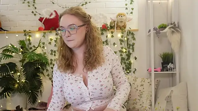 MonicaAsis online show from September 20, 8:29 pm