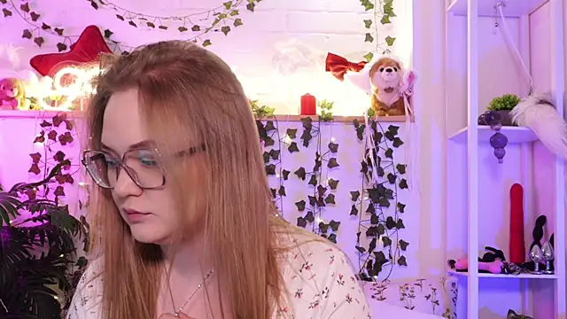 MonicaAsis online show from May 6, 6:01 pm