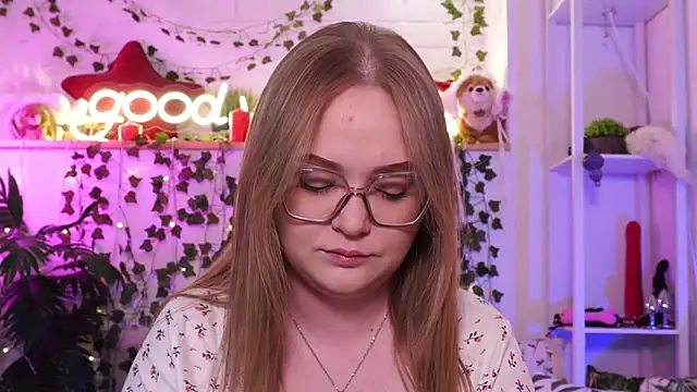 MonicaAsis online show from May 21, 6:06 pm