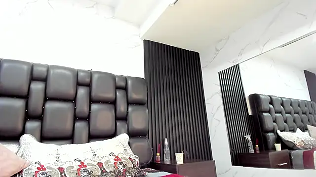 AuroraBon online show from December 20, 1:04 pm